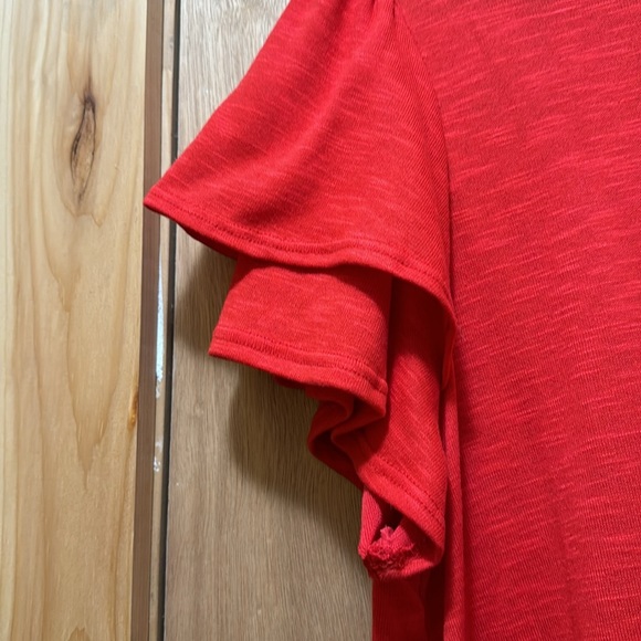 Worn only for a few minutes red top. - Picture 3 of 5